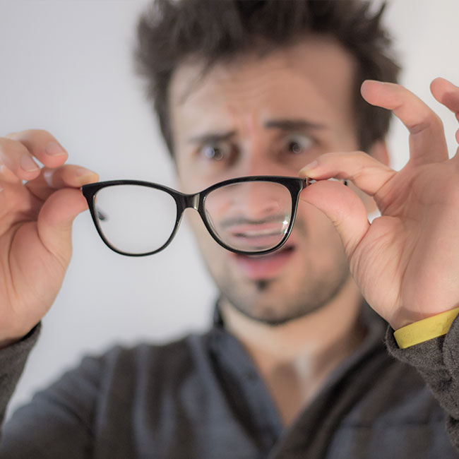 Pulire gli occhiali, come si rimuovono gli aloni? - Il blog della